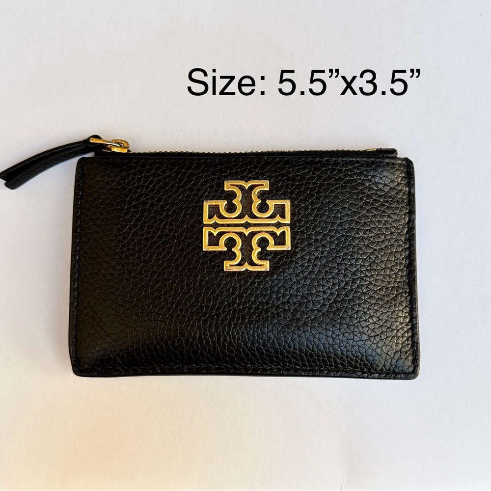Tory Butch Small Card Holder Wallet 5.5”x3.5”. Used, well loved. Good condition.